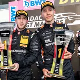 Das jüngste Meister-Duo in der ADAC GT Masters-Geschichte: Salman Owega und Elias Seppänen