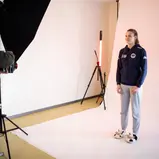 Formel 4-Fahrerin Mathilda Paatz im Fotostudio
