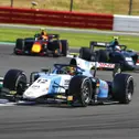 Formel-2-Pilot Lirim Zendeli erringt zwei Top-10-Platzierungen in Silverstone
