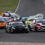 Mercedes-AMG neben BMW: Volles Feld in der ADAC GT4 Germany 