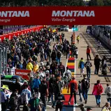 Beim Pitwalk können die Fans den Rennställen bei der Vorbereitung zuschauen