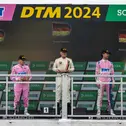 Siegerehrung nach Lauf zwei der DTM Classic mit Sieger Anton Werner (Mitte), dem Zweitplatzierten Peter Mücke (links) und Ronny Scheer (rechts), der Rang drei eroberte
