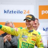 Fabian Vettel auf dem Podium des ADAC GT Masters