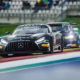 Platz vier ging an die Mercedes-AMG-Piloten Alain Valente und Ralf Aron 