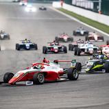Actionreicher Start der ADAC Highspeedschule mit zahlreichen Überholmanövern