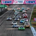 Ganz vorne: Der am Ende siegreiche Porsche 718 Cayman GT4 von AVIA W&S Motorsport