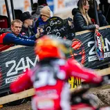 Helfer von KMP Honda Racing powered by DVAG in der Helferbox