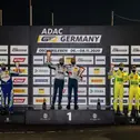 Das Meister-Podium der Saison 2020 in der ADAC GT4 Germany