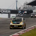 Leon Arndt geht als Favorit ins Finale des ADAC Tourenwagen Junior Cup, doch Mattis Pluschkell lauert als Zweiter auf seine Chance (Foto: ADAC Tourenwagen Junior Cup)