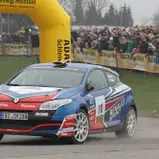 Heimspiel: Für den Crottendorfer Carsten Mohe (Renault Mégane N4) führt die Erze fast durch den Vorgarten