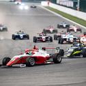 Actionreicher Start der ADAC Highspeedschule mit zahlreichen Überholmanövern