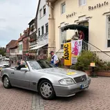 Das Siegerteam der ADAC Deutschland Klassik 2025 war in einem Mercedes-Benz 300 SL (R 129) von 1992 unterwegs