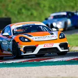 Rang zwei für den Porsche 718 Cayman GT4 von Wimmer Werk Motorsport