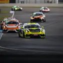 Oskar Lind Kristensen und Lachlan Robinson führten das Rennen im Porsche lange an