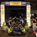 Philip Geipel und Katrin Becker feiern auf dem Markt Stollberg ihren Triumph