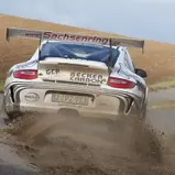 Er zeigte allen das Heck seines Porsche 911 GT3: DRM-Leader Ruben Zeltner.