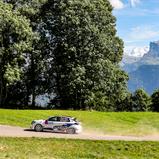 Herrliche Kulisse: Die Corsa Rally Electric zeigten vor dem Panorama des Mont Blanc eine tolle Show