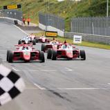 Conrad Laursen (16/DNK/Prema Racing) kommt hauchdünn vor Andrea Kimi Antonelli (15/ITA/Prema Racing) ins Ziel