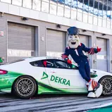 Auch Maskottchen „Pat Patriot“ war beim „Motorsport meets American Football Day“ dabei