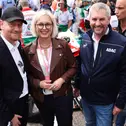 Michael Kretschmer (Ministerpräsident des Freistaates Sachsen), Dr. Christiane Schenderlein (Staatsministerin für Sport und Ehrenamt) und Dr. Gerd Ennser (ADAC Sportpräsident)