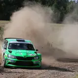 Viel Staub aufgewirbelt: Mark Wallenwein im Skoda Fabia R5