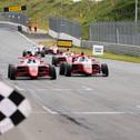 Conrad Laursen (16/DNK/Prema Racing) kommt hauchdünn vor Andrea Kimi Antonelli (15/ITA/Prema Racing) ins Ziel
