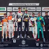 Podium Rennen 2 am Sonntag