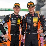 Leyton Fourie und Tim Zimmermann sicherten sich Rang zwei im FK Performance Motorsport-BMW