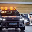 Die Re-Starts erfolgten hinter dem Safety-Car, dem neuen Cupra Formentor VZ