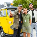 Prominente Oldtimer-Fans auf der ADAC Europa Classic 2025 (v. l. n. r.): Schauspieler Ralf Bauer, „Tatort-Kommissar“ Richy Müller sowie Boygroup-Star der 1990er und Pop-Schlager-Künstler Eloy de Jong