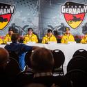   Pressekonferenz v.l.n.r.: Ersatzfahrer Dominique Pascal Thury ( KTM ), Cheftrainer Marcus Schiffer, Dennis Ullrich ( KTM ), Henry Jacobi ( Honda ), Maximilian Nagl ( Husqvarna ) und Teamchef Wolfgang Thomas