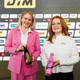 Anna Grubeck (Head of Sportsponsoring bei BWT) und Claudia Wagner (DTM-Geschäftsführerin) (l-r)