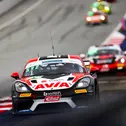 Der Porsche von AVIA W&S Motorsport ging im letzten Renn-Viertel in Führung