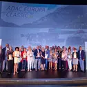 Die glücklichen Sieger der ADAC Europa Classic bei der Preisverleihung.