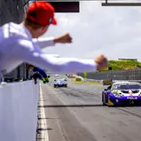 Team Emil Frey Racing siegt bei wechselhaften Bedingungen in Zandvoort