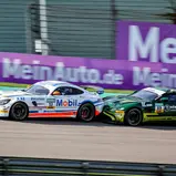 Rang drei und vier für den Mercedes-AMG von Zakspeed und den Aston Martin von Dörr Motorsport