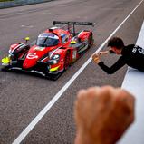 Valentino Catalano bejubelt die finale Zieldurchfahrt von Markus Pommer