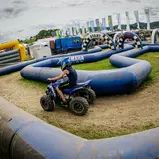 Ein buntes Rahmenprogramm vom Kinder-Quad-Parcours bis zum Festzelt an allen Abenden bietet Unterhaltung für die ganze Familie