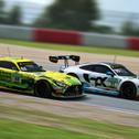 Drei Teilnehmer aus der Community starten gegen Profi-Rennfahrer und SimRacer