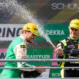 Großer Jubel bei Marco Wittmann über seinen 21. DTM-Sieg