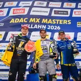 Tageswertung beim ADAC MX Masters v.l.n.r.: Roan van de Moosdijk ( Niederlande / KTM / KOSAK RACING TEAM ), Jörgen‐Matthias Talviku ( Estland / Yamaha / SHR MOTORSPORTS BY HARTJE ) und Jere Haavisto ( Finnland / KTM / SCHMICKER SILVE RACING )