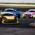 Platz drei und Tabellenführung für den Aston Martin von Sasse/Ortmann