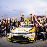 Meistermacher-Team: Prosport Racing beim Jubel über den Fahrer-Titel