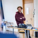 Motorrad-Experte Stefan Nebel gibt sein Wissen weiter (Foto Gruppe C Photography)