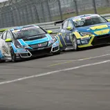 In den Rennen der ADAC TCR GERMANY geht es eng zu 