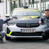 Sie treten im ADAC Opel Rally Junior Team in große Fußstapfen: Timo Schulz (r.) und Michael Wenzel