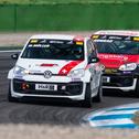 Mike Müller oder Julian Konrad, wer wird sich am Ende den Meistertitel im ADAC Tourenwagen Junior Cup holen? (Foto: ADAC Tourenwagen Junior Cup) 