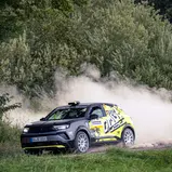 Elektrischer Kraftprotz: Junior-Europameister Calle Carlberg wird den Mokka GSE Rally über die Pisten der CER jagen