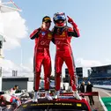 Freude pur: Kiano Blum und Niklas Kalus feiern ihren Debütsieg im ADAC GT Masters