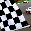 Zielflagge beim Doppelsieg für Mercedes-AMG auf dem Sachsenring